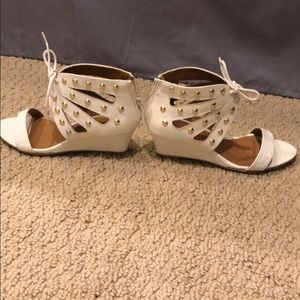 Qupid Shoes - White sandals with a small heel and gold studs Qupid Shoes - White sandals with a small heel and gold studs